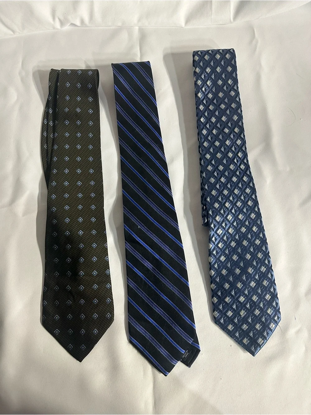croft & barrow Olive, Black, and Navy Tie Set with Blue Accents